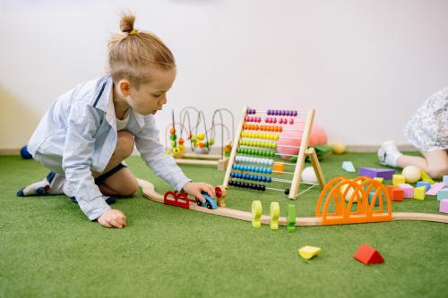 A szabadtéri játék és a játékok előnyei a gyermekek fizikai és mentális egészségére nézve